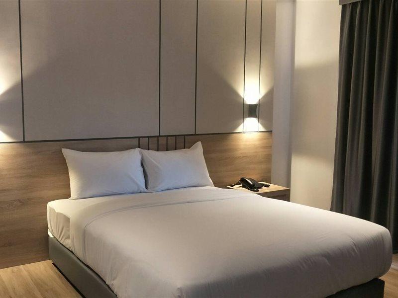 Heaven Hotel Чаченгсау Экстерьер фото